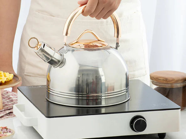 Stainless Steel Whistling Kettle with Golden Handle