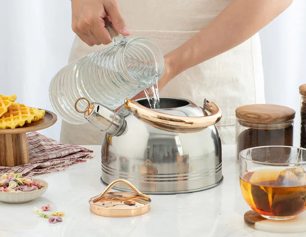 Stainless Steel Whistling Kettle with Golden Handle